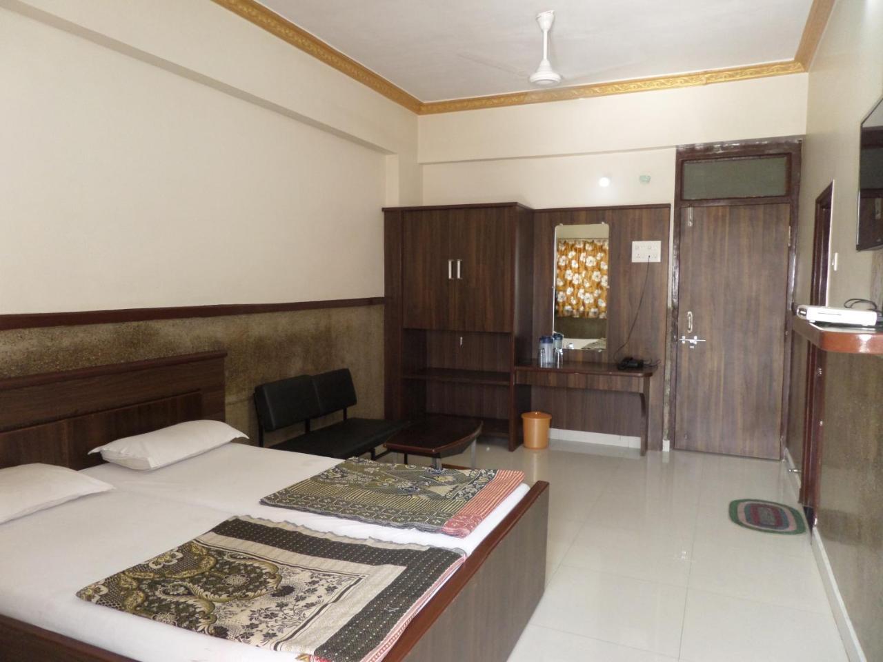 Hotel Padma Nashik Exterior foto